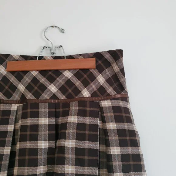 VINTAGE | Y2K 2000s Brown Cream Plaid Pleated Skirt (Size 8) - Picture 2 of 6